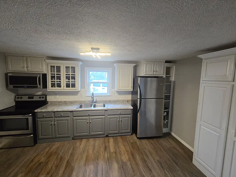 424 E Cook St #2 — Photo 6