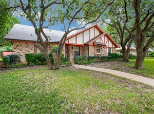 2501 Sunshine Ct, Bedford, TX 76021