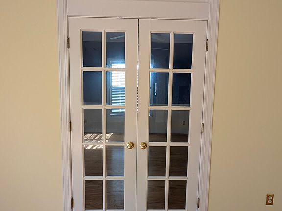 4th image of 4908 Shaftesbury Place