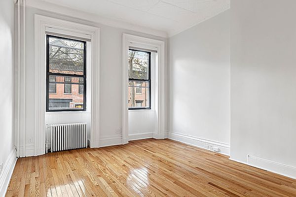 1st image of 324 De Graw St APT 1