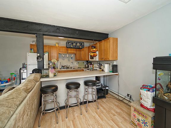 3rd image of 28 Jamaica Colony APT 2