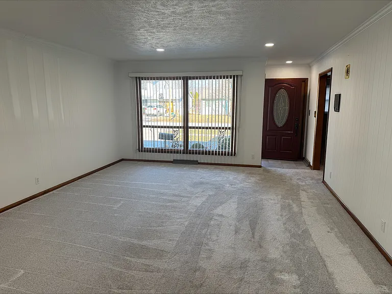 849 E North St — Photo 20