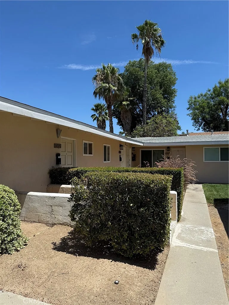 4571 Main St — Photo 3