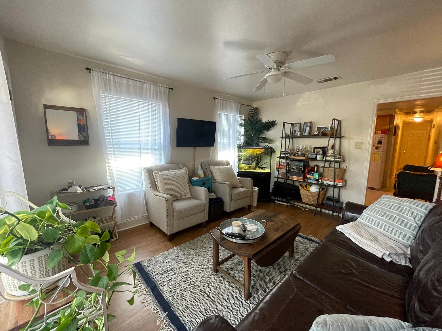 2 bed, 875 sqft, $1,600 — Photo 2