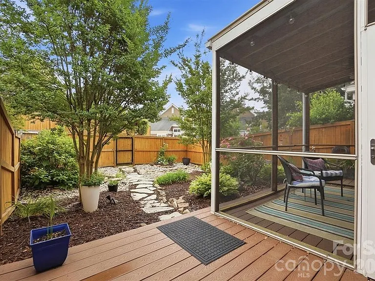 19512 Topgallant Dr — Photo 43