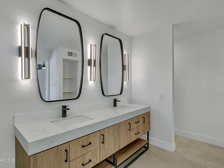 15834 N 58th Pl — Photo 17