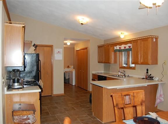Kitchen with Breakfast Bar
