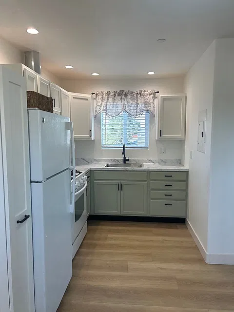 1 bed, 400 sqft, $1,900 — Photo 2