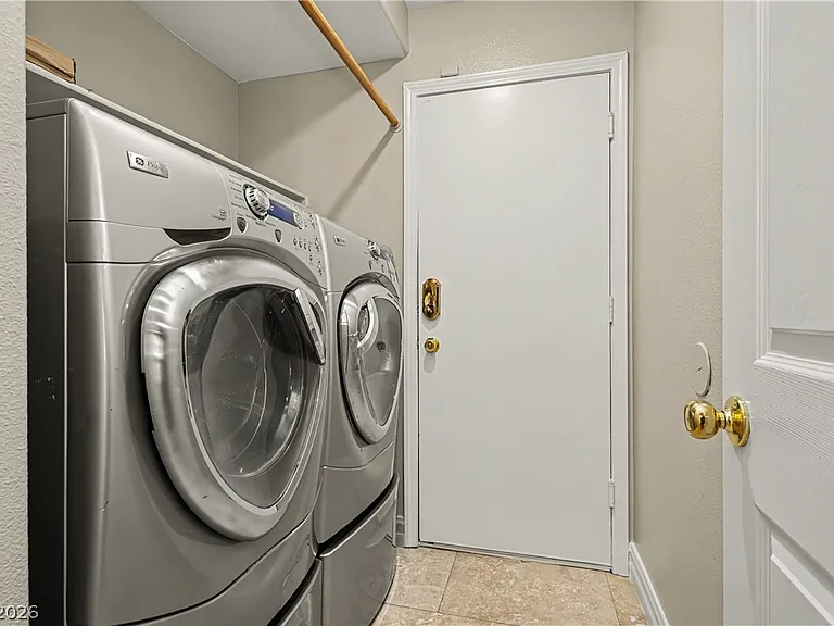 1208 Swanbrooke Dr — Photo 21