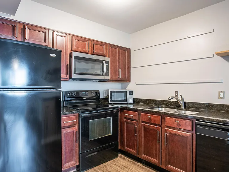 801 Inverness Ave #D4 — Photo 6