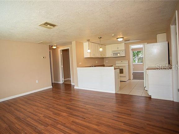 4th image of 2830 Oyster Creek Dr
