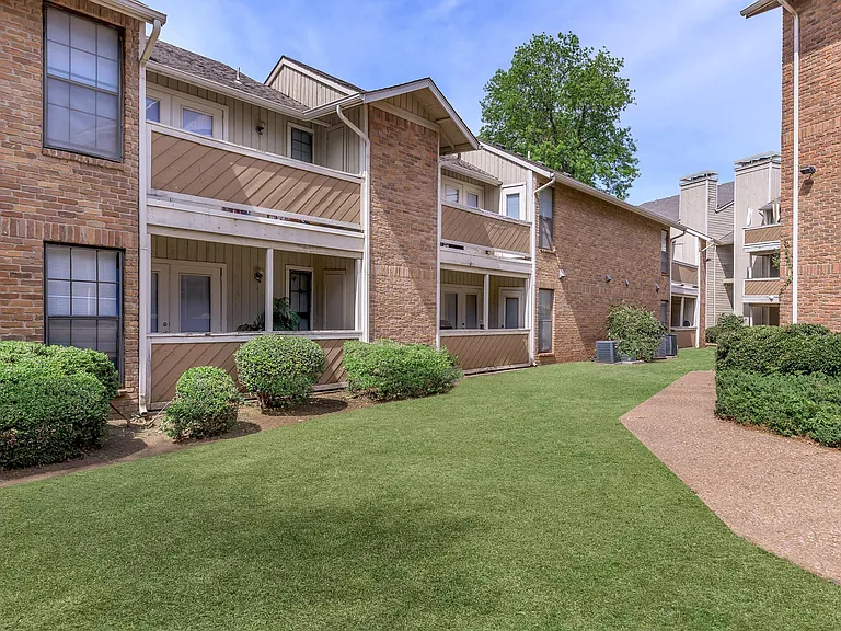 Lincoln Glens Apartments — Photo 15