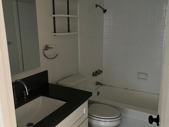 5th image of 14521 Clark St #16
