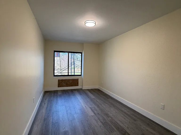 2512 Bronx Park E #B — Photo 14