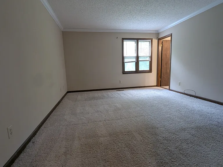 210 Wells Fargo Dr — Photo 15