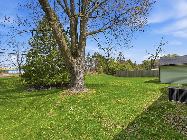 1697 Rose Pl — Photo 32