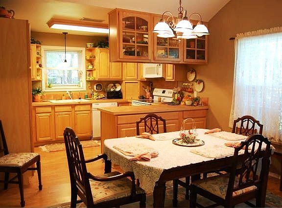 Updated Kitchen/Dining