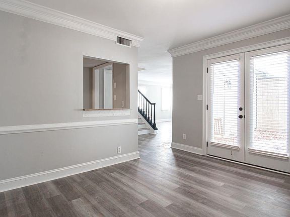 5th image of 500 Woodland Dr APT 21