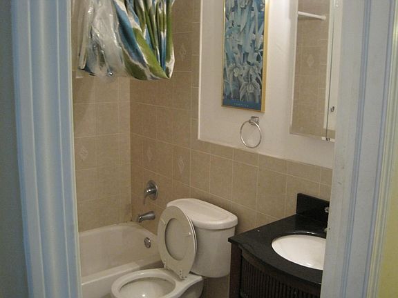 3rd image of 425 E Osage Ln APT 3B