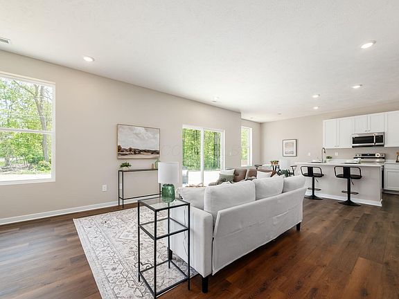 3rd image of 318 Postle Blvd
