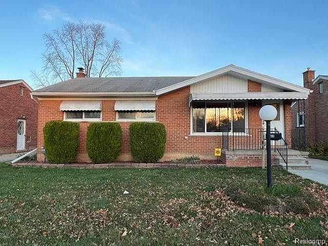1st image of 666 Cardwell St