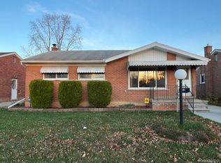 666 Cardwell St, Garden City, MI 48135