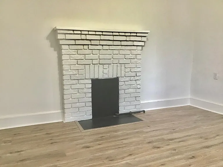 405 19th St E — Photo 19