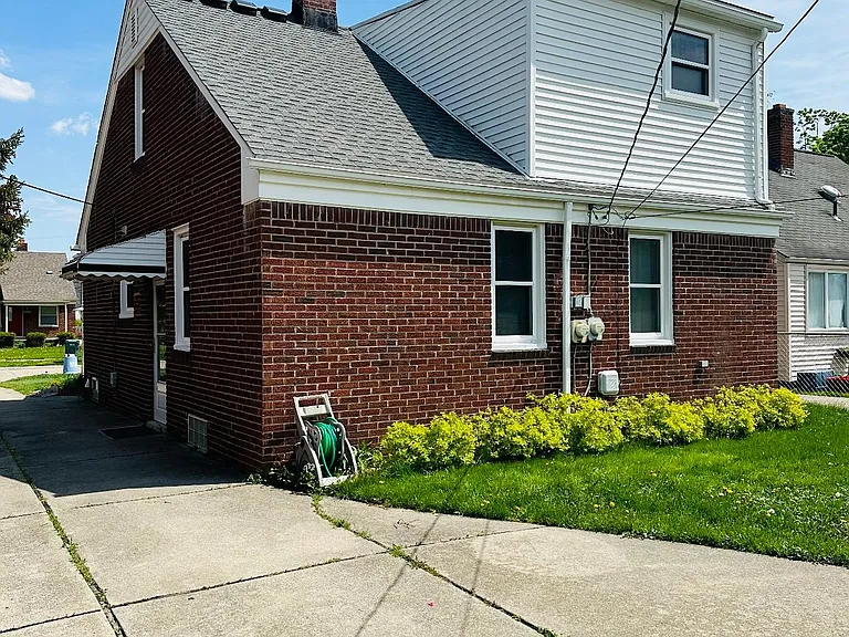 3520 Huron St — Photo 2