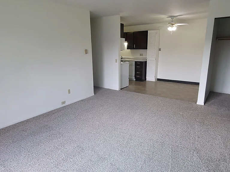 Elkhorn Village Apartments | 1 & 2 Bedroom Apartments in Elkhorn, WI Heat Included — Photo 31