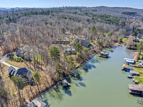 Image 2: 39_LakelandDrive_1794_CoveBirdseye01