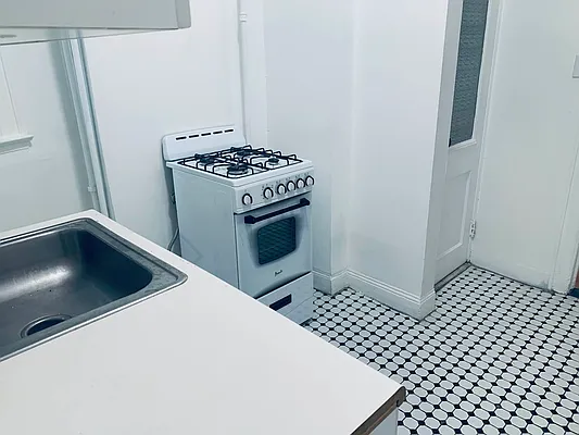 Rented by Flatiron Real Estate Advisors LLC | media 3