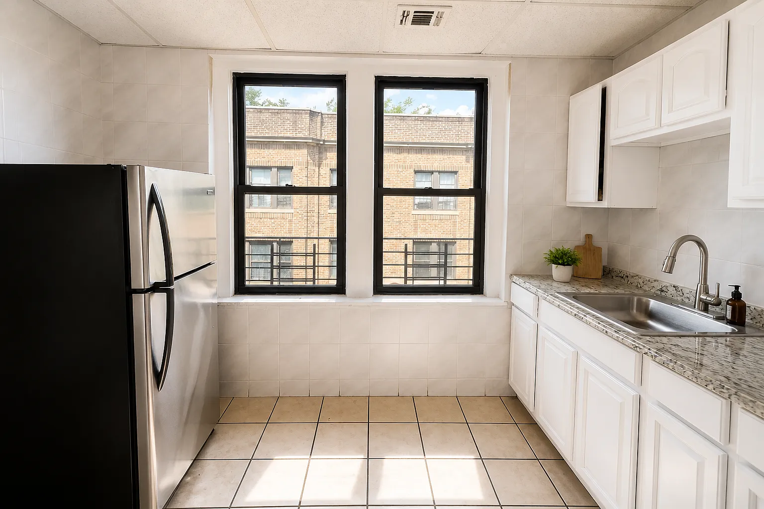 3 bed, $2,100 — Photo 2