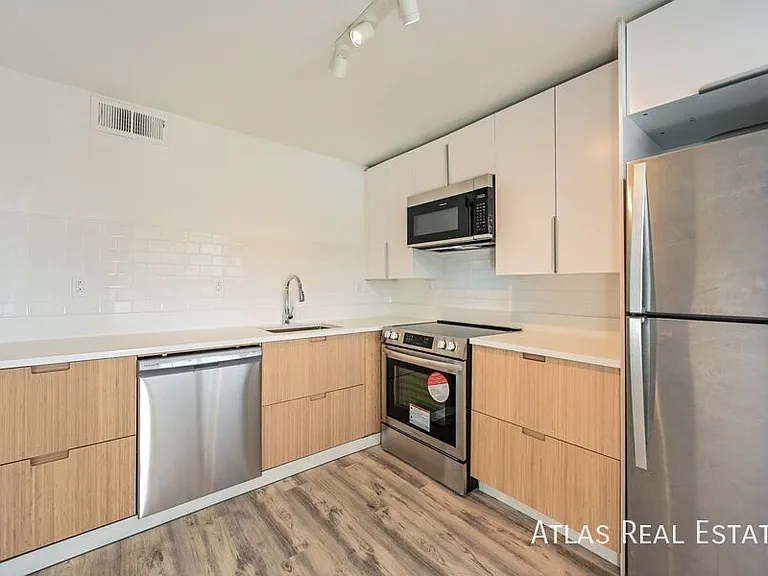2560 N Ogden St — Photo 28