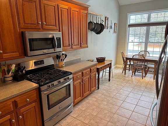 5th image of 6 Kingson Ln Unit 2