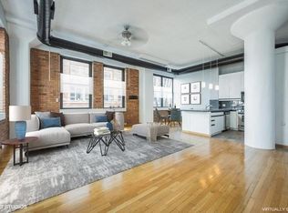 812 W Van Buren St #2A, Chicago, IL 60607