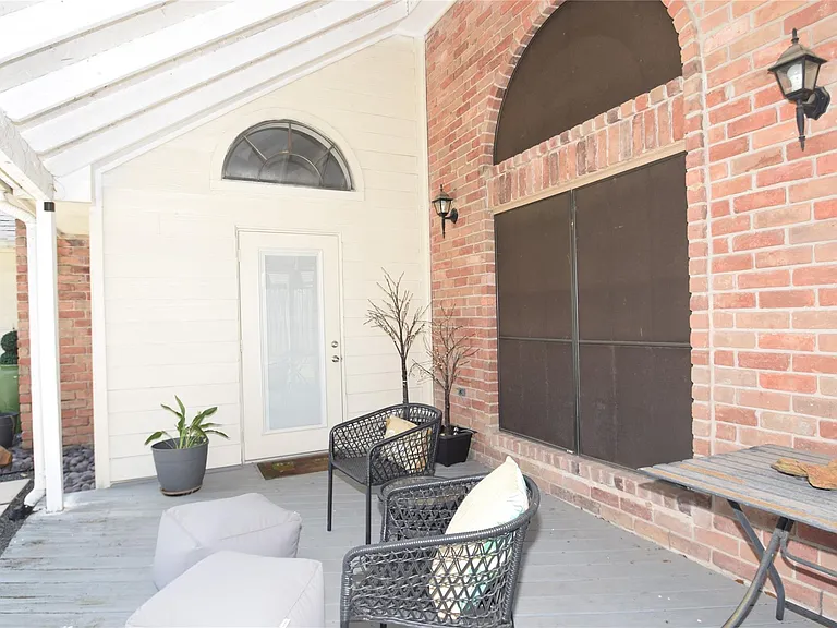 22922 Glenover Dr — Photo 27