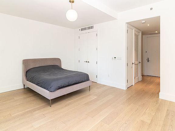 3rd image of 2218 Jackson Ave #914
