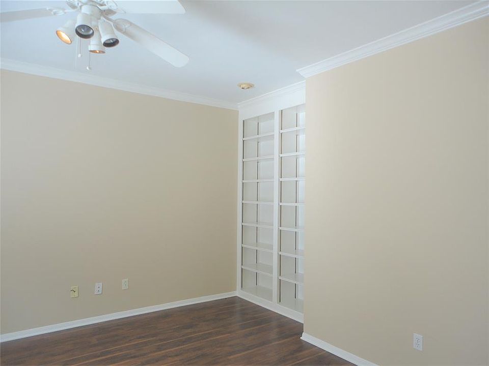 1st image of 4514 Meadow Green Dr