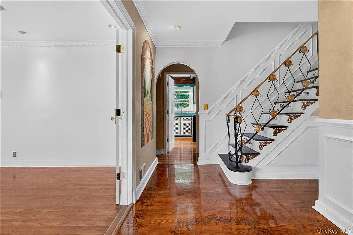 4 bed, 3319 sqft, $6,900 — Photo 3