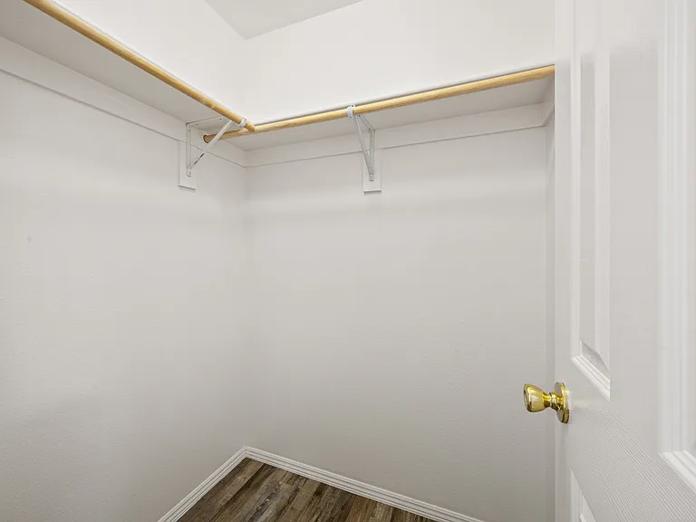 Molly Court — Photo 35