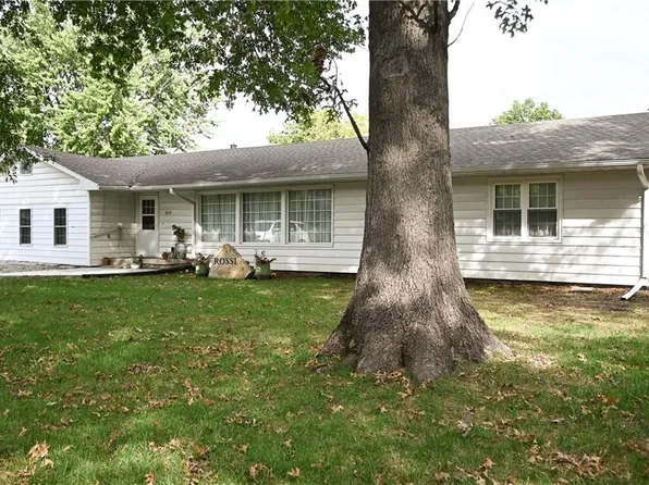 615 Pine St, Wellsville, KS 66092