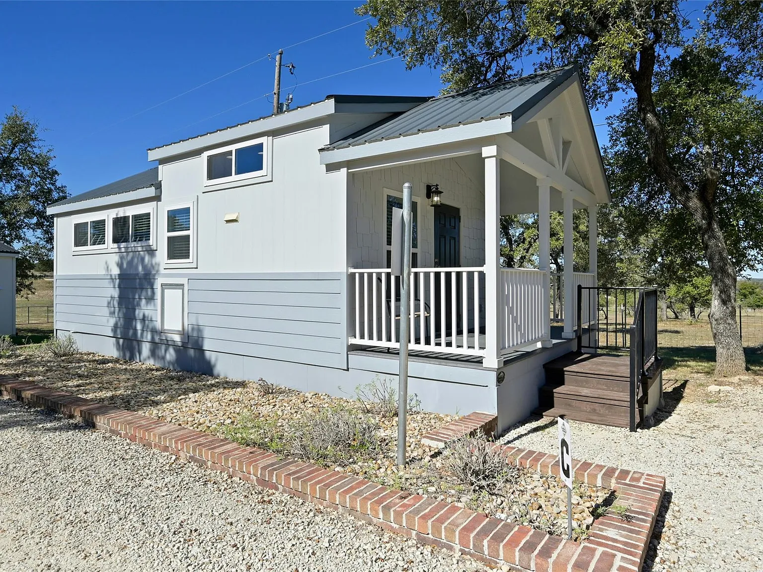 Studio, 399 sqft, $1,650 — Photo 2