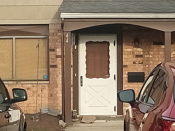 Front door entrance anc parking