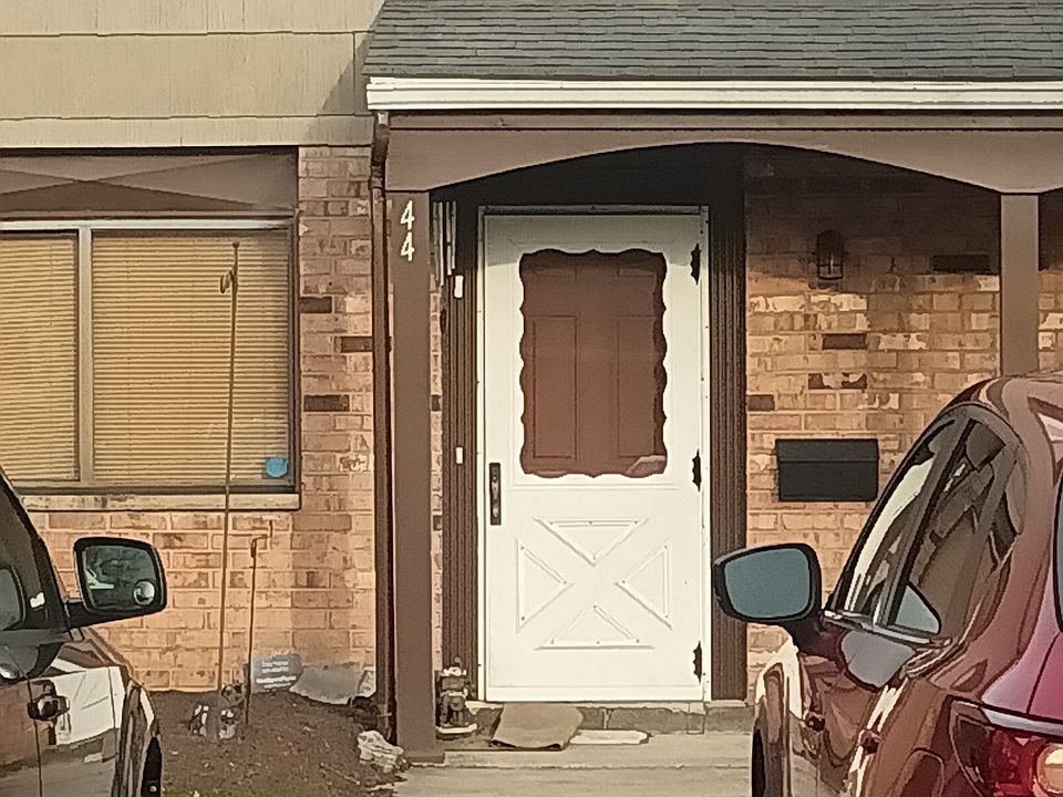 Front door entrance anc parking