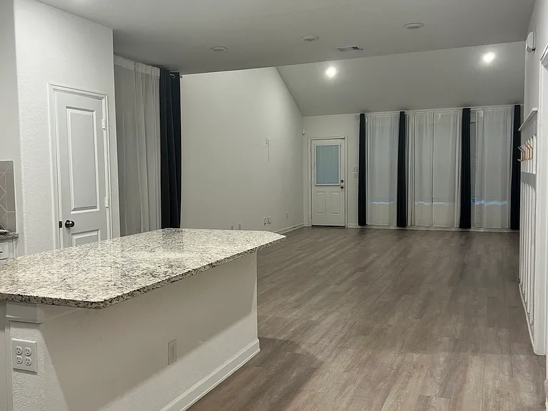 3302 Driftwood Meadow Ln — Photo 3