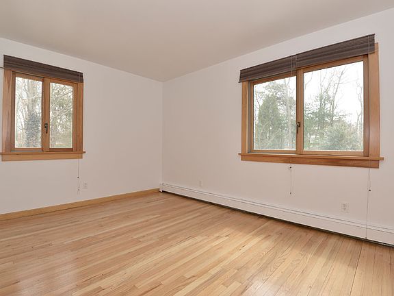 5th image of 10 Beechnut Ct
