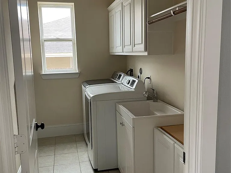 5105 Maple St — Photo 10
