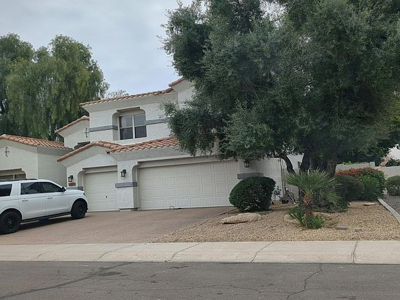 2nd image of 1059 E Erie Ct