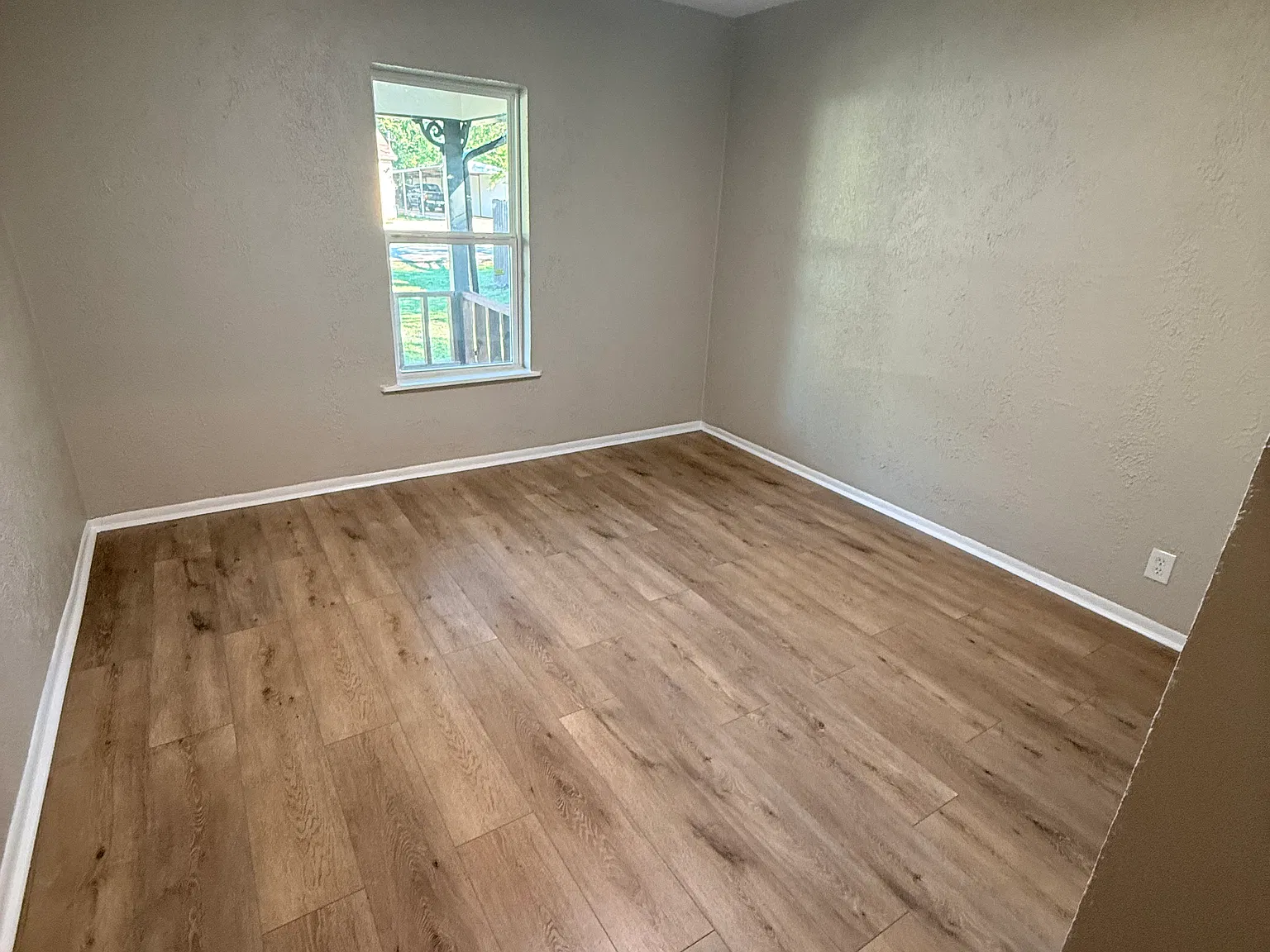 6008 Trinity St — Photo 4