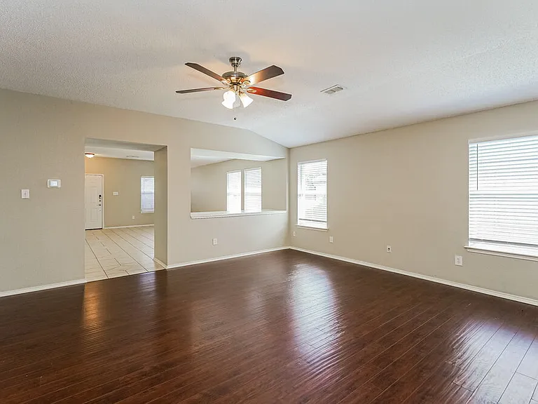 8024 Sartain Dr — Photo 3
